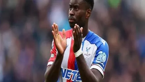 “金鸡独舞，索博神还原萨拉赫瑜伽式狂欢瞬间！”