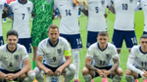 马尔科决定更换劳森，角田接替其位，维斯塔潘情绪受挫。