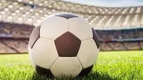 广州战武汉三镇第11轮：戴维森替补惊艳，谢鹏飞进球建功